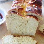 Recette de la brioche au beurre facile, moelleuse. Brioche classique comme celle du boulanger. Au pétrin ou à la main.