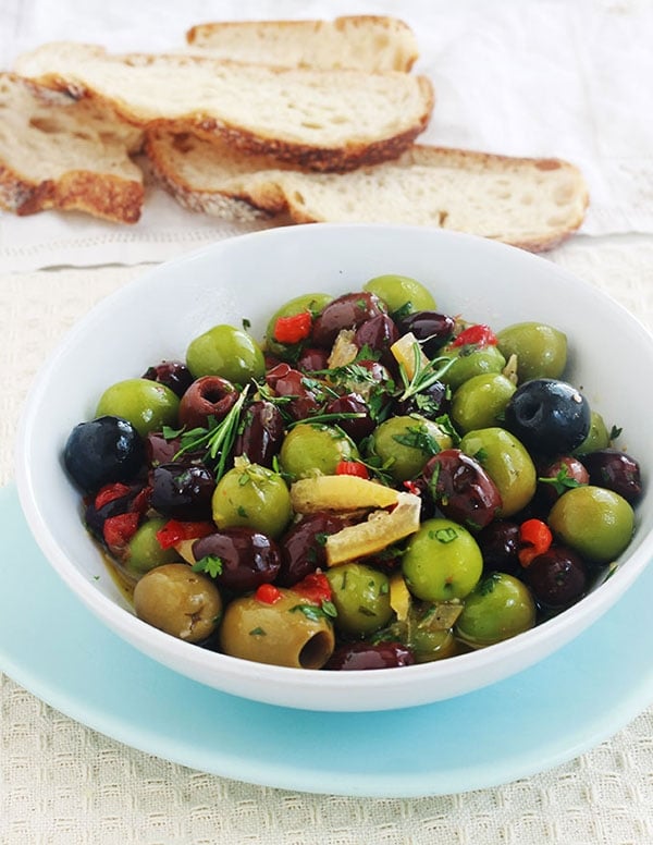 Recette Olives marinées aux herbes (facile, rapide)